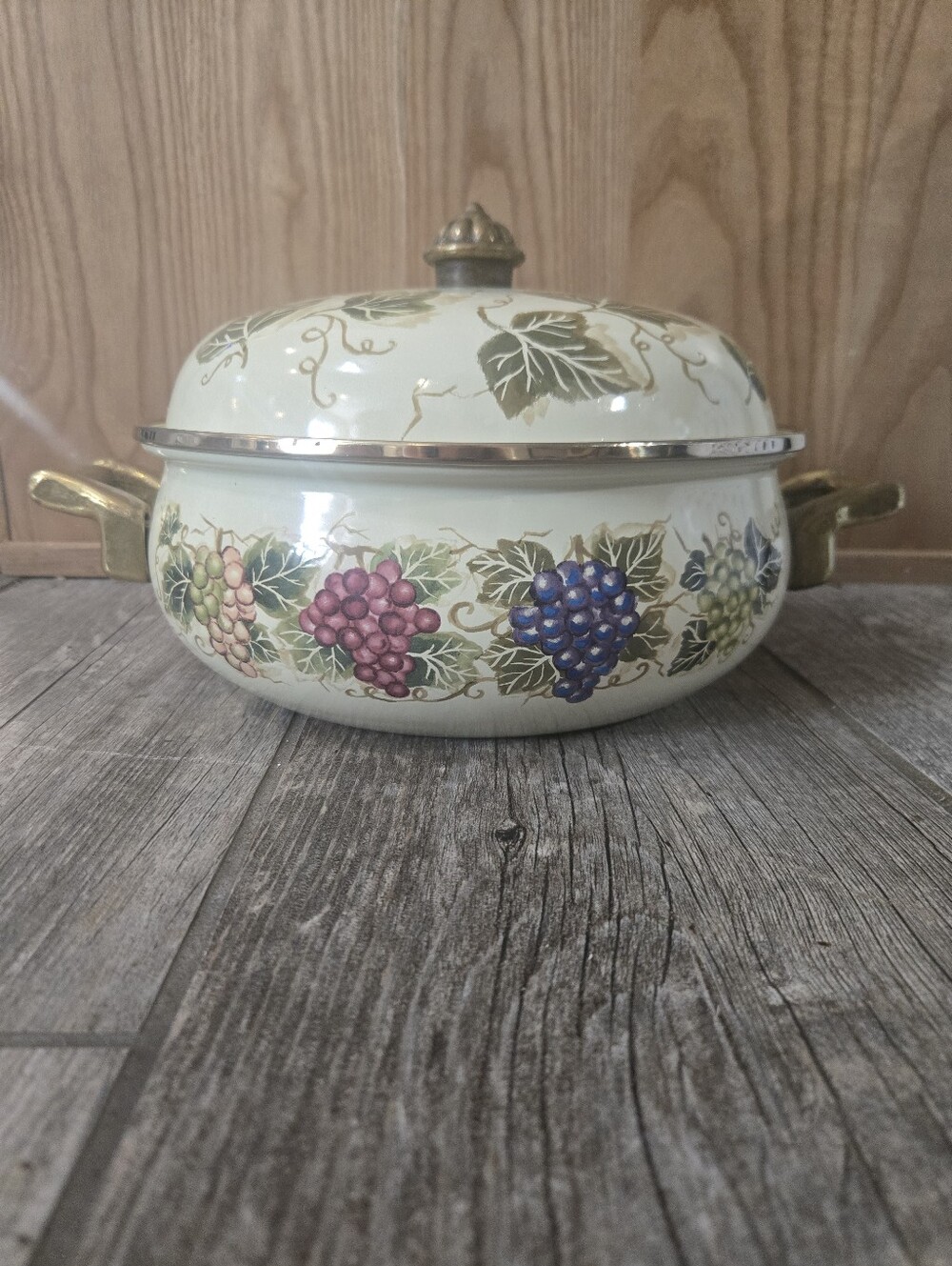 Tabletops Unlimited Vitroceramic Enamel Tuscan Grapes Dutch Oven/Stock Pot w Lid